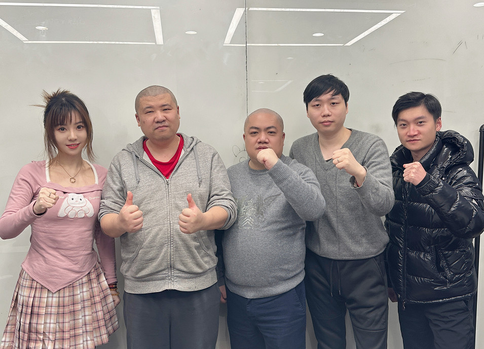 兩顆&quot;鹵蛋&quot;！《星際2》冠軍為孫一峰黃旭東剃光頭！