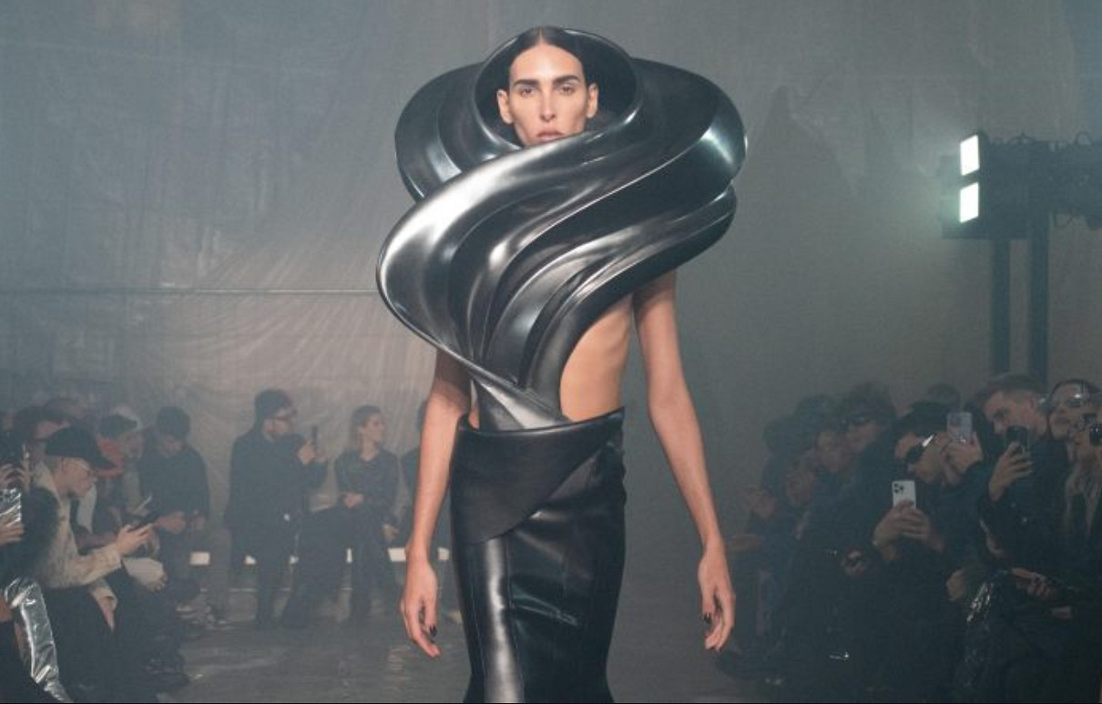 《暗黑4》主題服裝亮相米蘭時裝周！這設計一言難盡