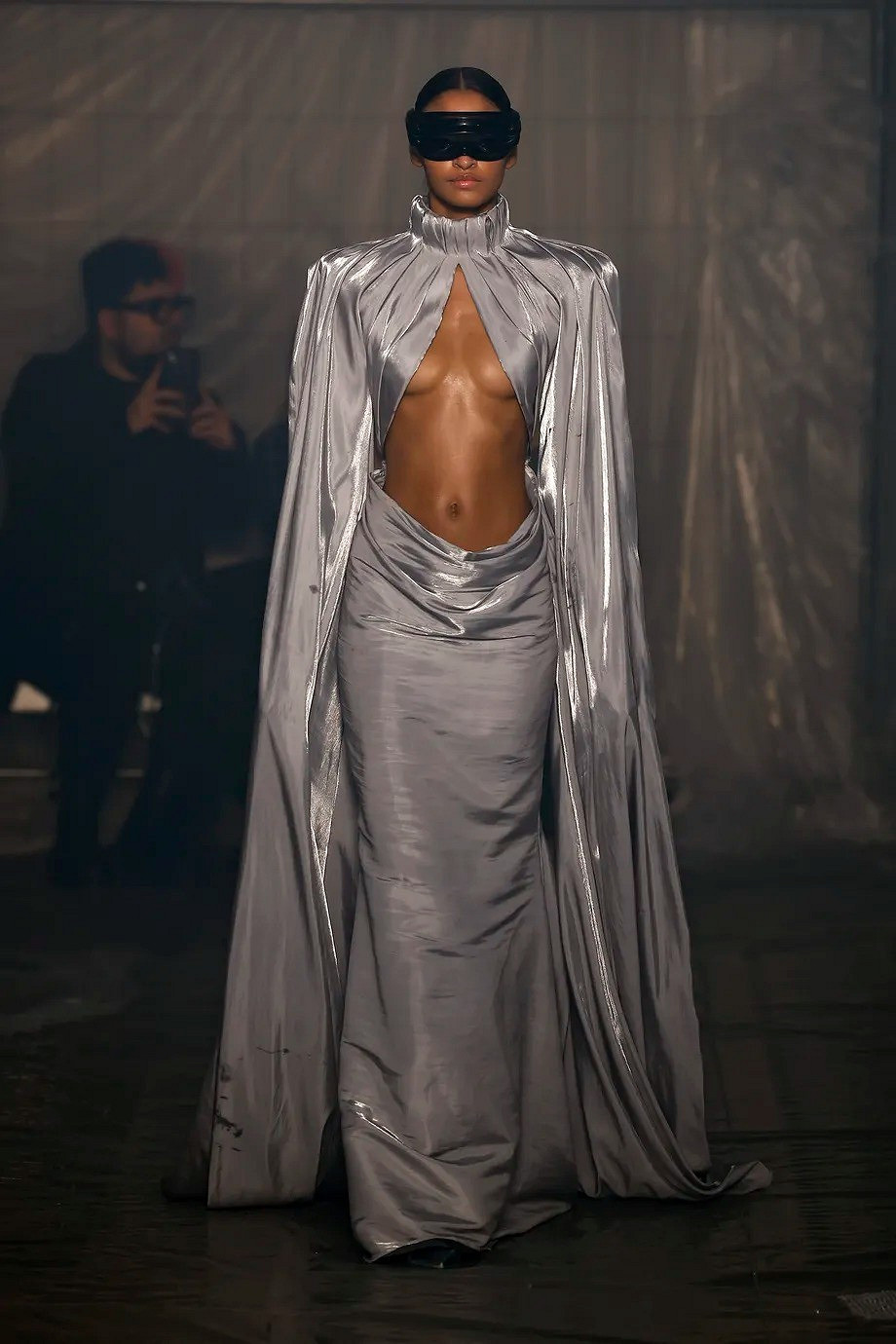 《暗黑破壞神4》主題服裝亮相米蘭時裝周 這服裝很地獄 《暗黑破壞神4》主題服裝亮相米蘭時裝周 這服裝很地獄