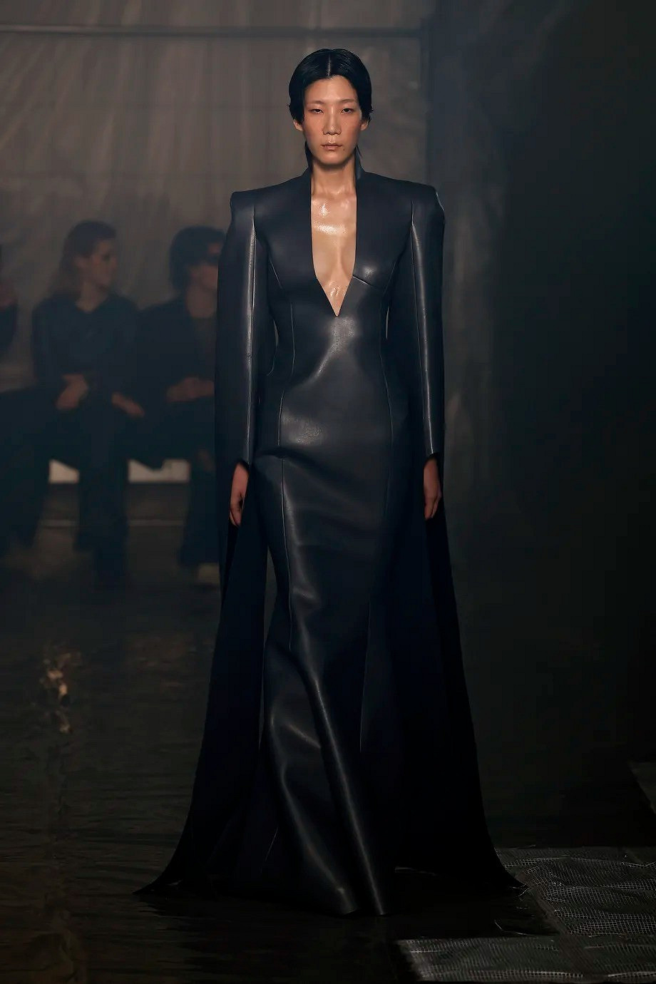 《暗黑破壞神4》主題服裝亮相米蘭時裝周 這服裝很地獄 《暗黑破壞神4》主題服裝亮相米蘭時裝周 這服裝很地獄