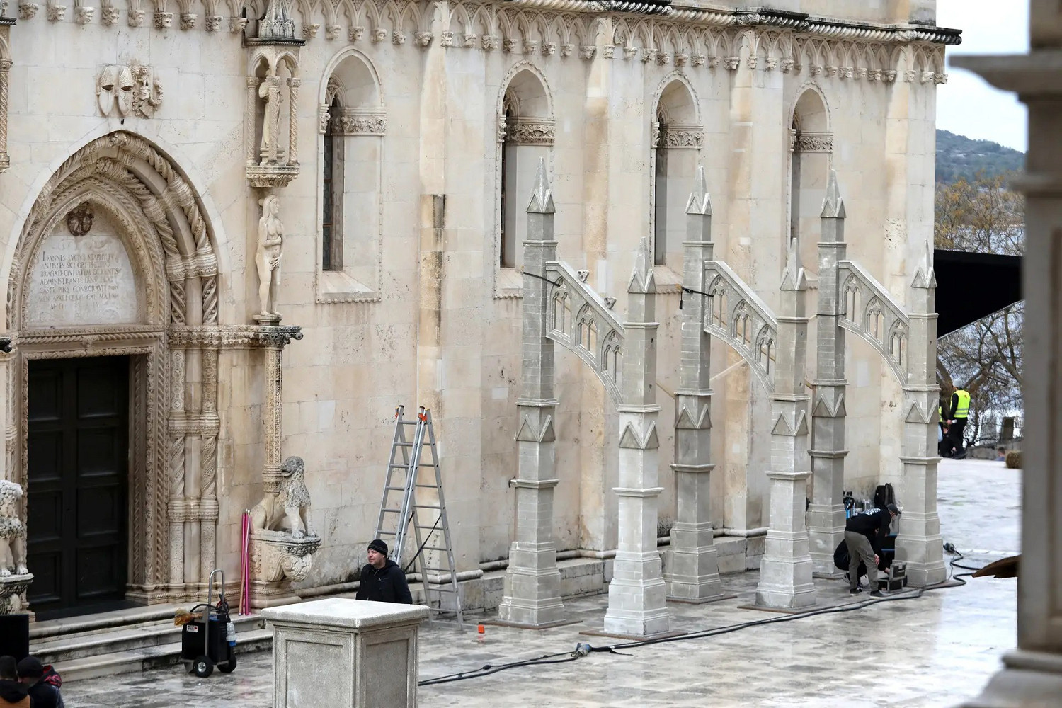 疑是《FF16》真人宣傳片片場照曝光 還有陸行鳥！