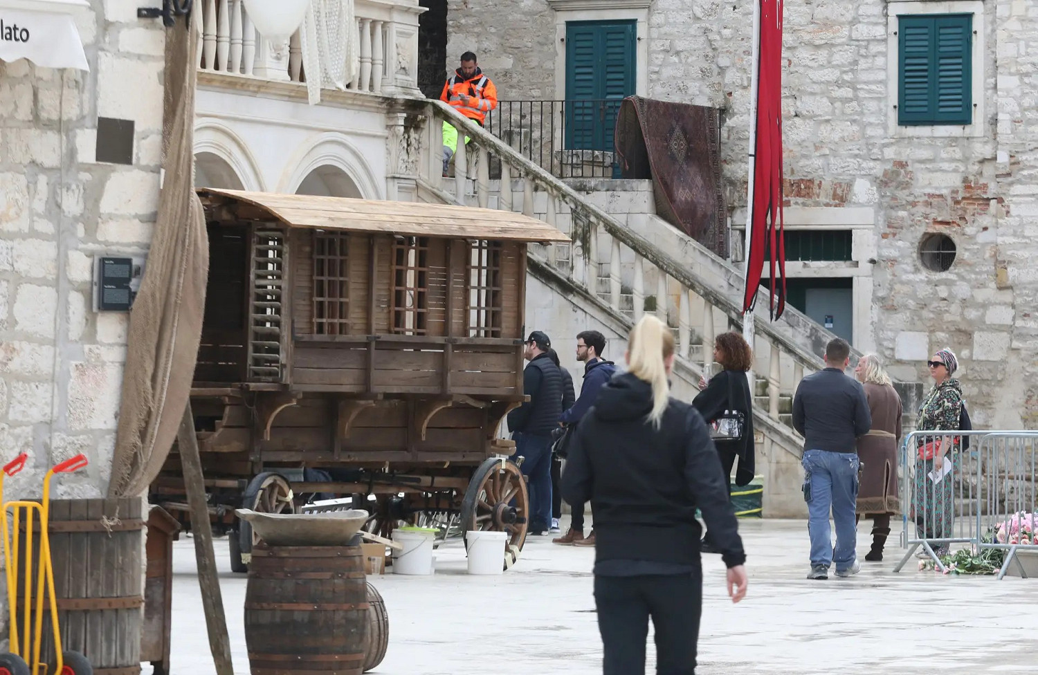 疑是《FF16》真人宣傳片片場照曝光 還有陸行鳥！