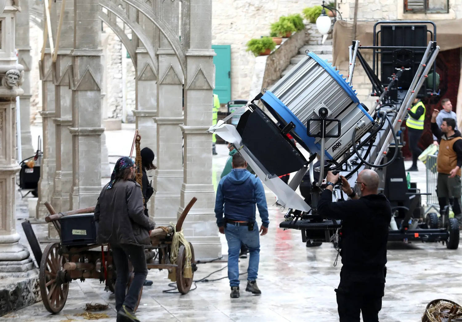 疑是《FF16》真人宣傳片片場照曝光 還有陸行鳥！