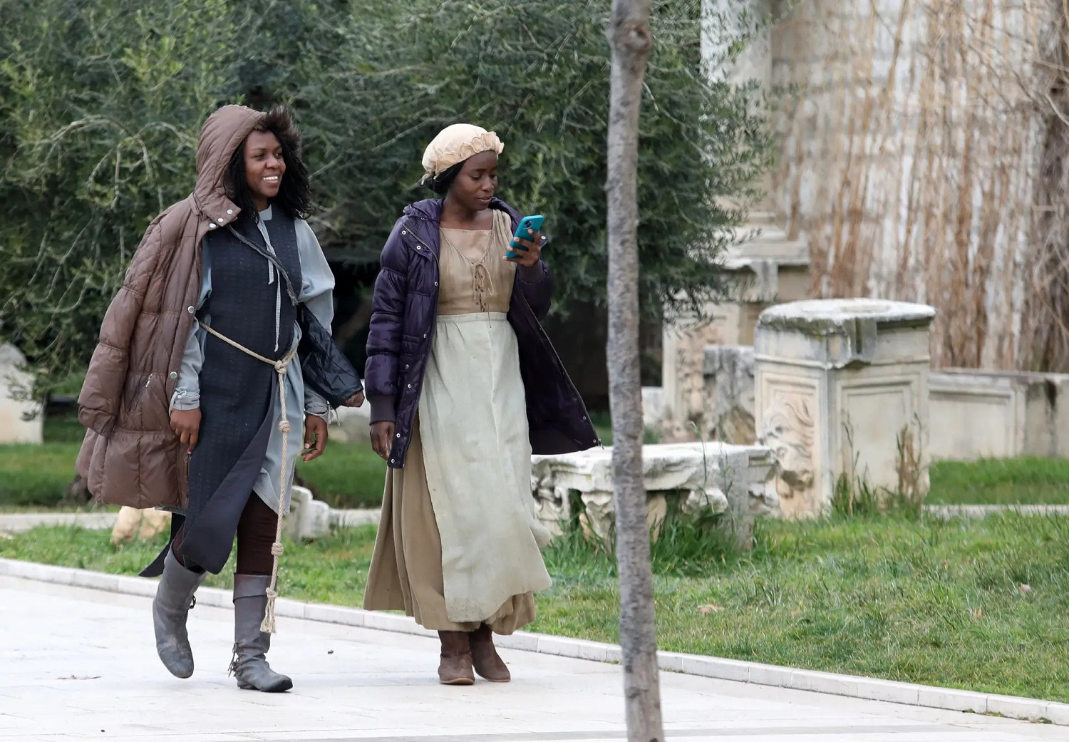 疑是《FF16》真人宣傳片片場照曝光 還有陸行鳥！