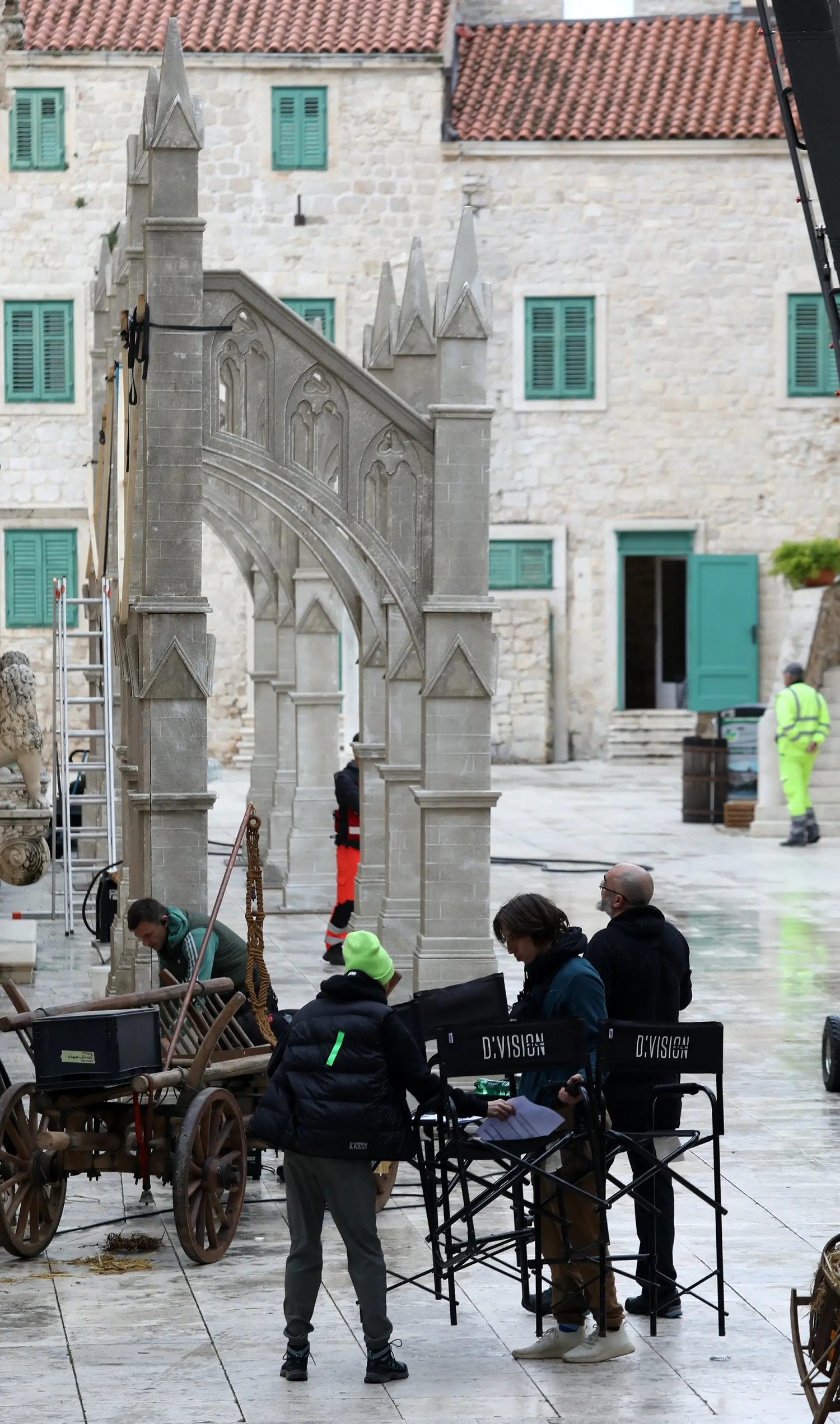 疑是《FF16》真人宣傳片片場照曝光 還有陸行鳥！