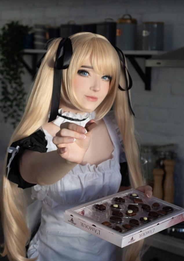 《生死格鬥》瑪麗·蘿絲COS賞：可愛性感的金發女僕！