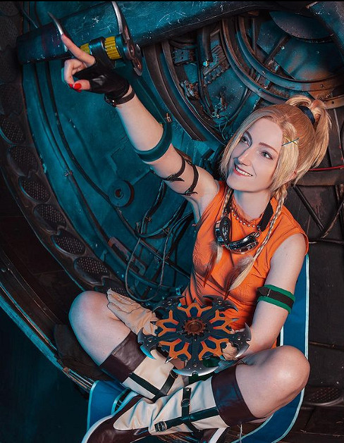 俄羅斯小姐姐COS《沉默之丘》女護士麗莎:氛圍超還原 俄羅斯小姐姐COS《沉默之丘》女護士麗莎:氛圍超還原