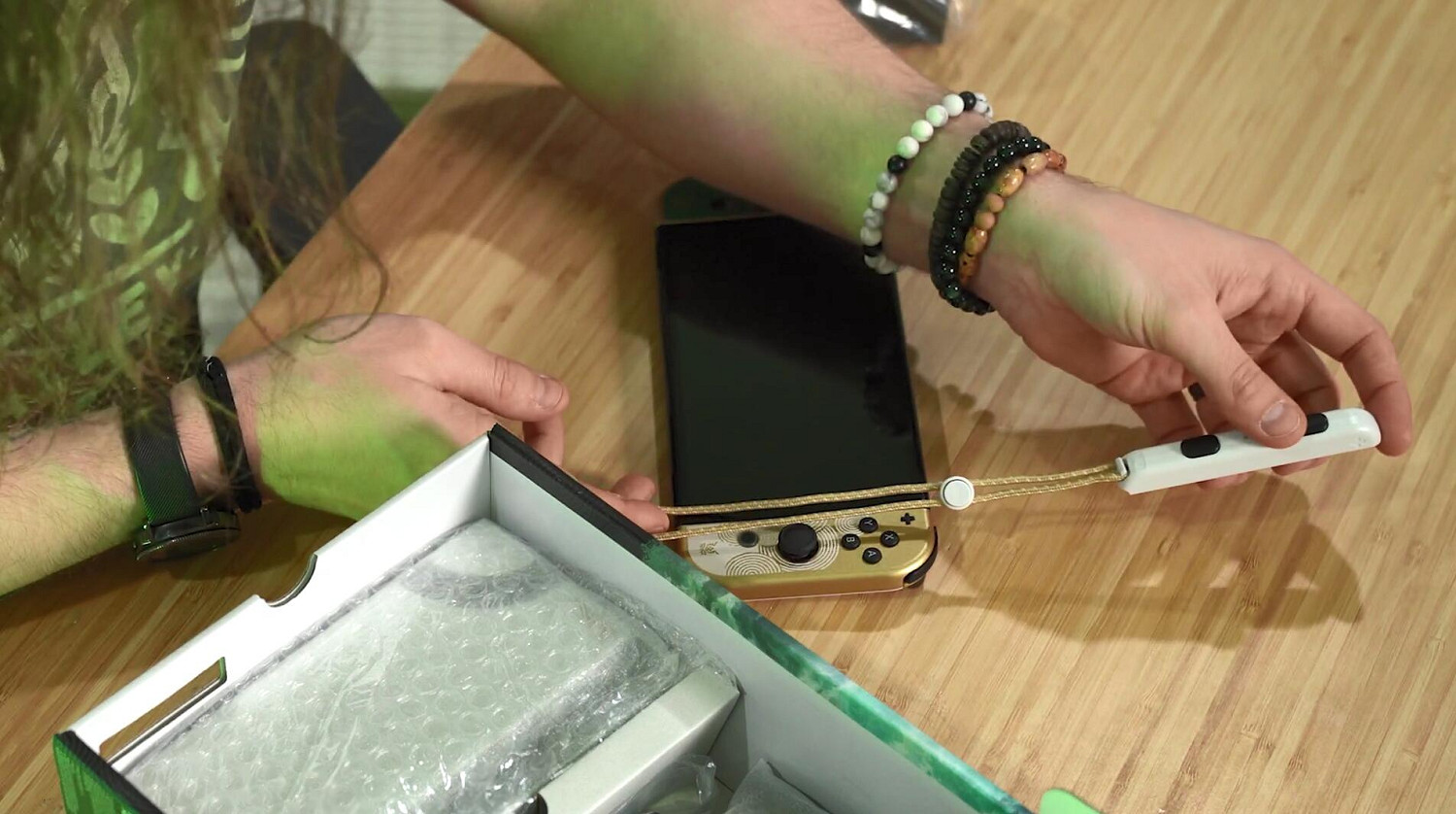 《塞爾達:王國之淚》限定NS已偷跑!完整開箱影片 《塞爾達:王國之淚》限定NS已偷跑!完整開箱影片