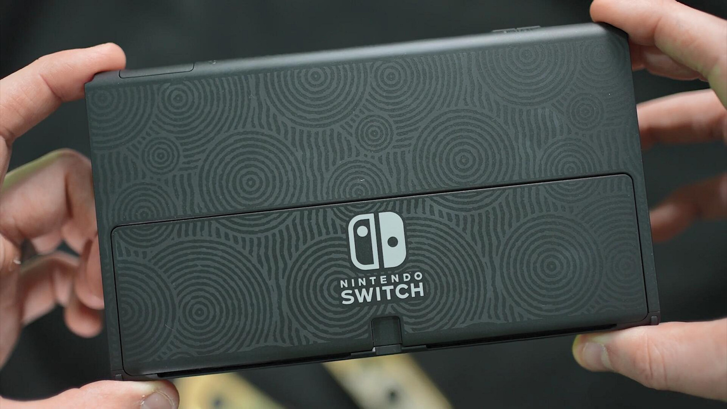 《塞爾達:王國之淚》限定NS已偷跑!完整開箱影片 《塞爾達:王國之淚》限定NS已偷跑!完整開箱影片