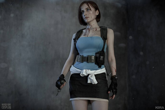 戰鬥服也難掩性感身材！俄妹COS《惡靈古堡》吉爾賞！
