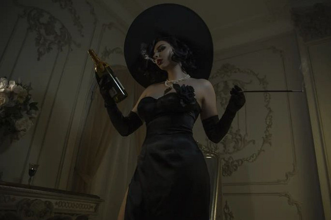 俄羅斯小姐姐COS《魔兵驚天錄》：緊身膠衣貝優妮塔！