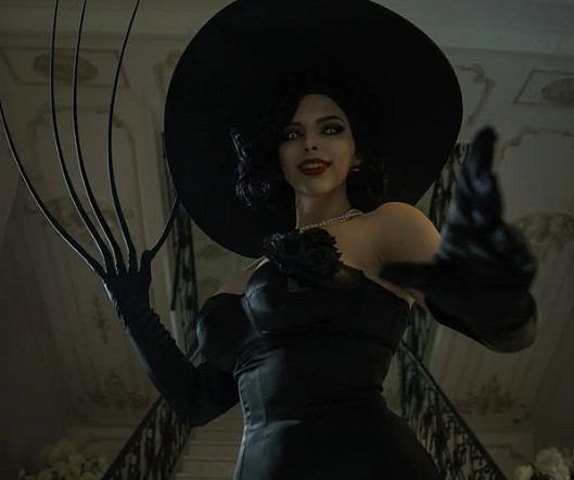 俄羅斯小姐姐COS《魔兵驚天錄》：緊身膠衣貝優妮塔！