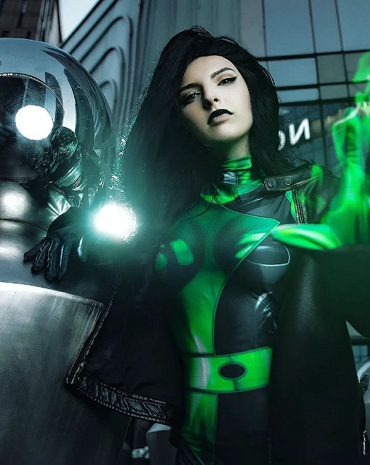 俄羅斯小姐姐COS《魔兵驚天錄》：緊身膠衣貝優妮塔！