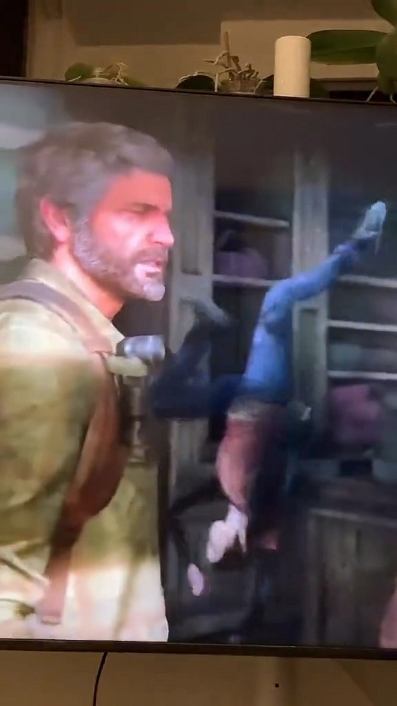 《最後的生還者》PC版奇葩Bug：艾利倒掛旋轉