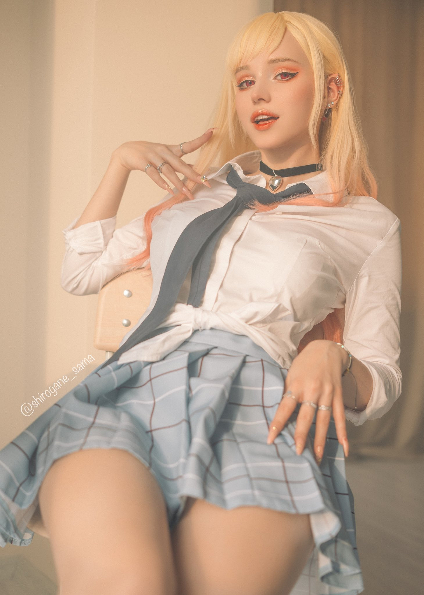 俄羅斯小姐姐COS《邊緣行者》：緊身膠衣勒肉感露西！