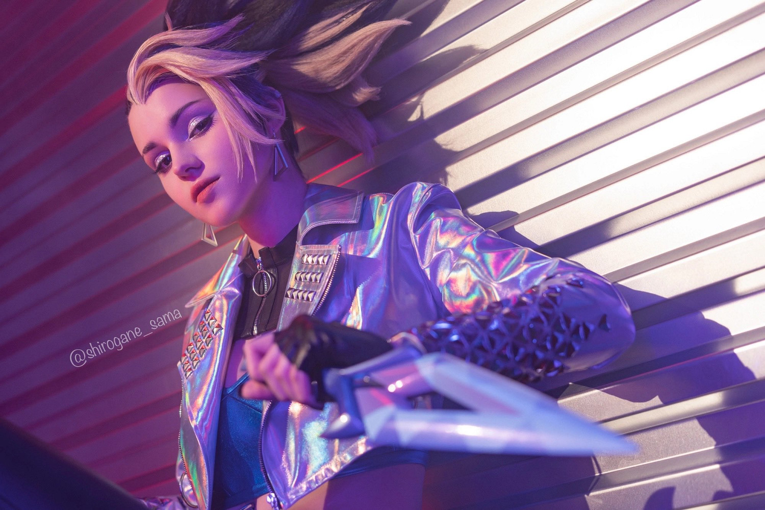 俄羅斯小姐姐COS《邊緣行者》：緊身膠衣勒肉感露西！