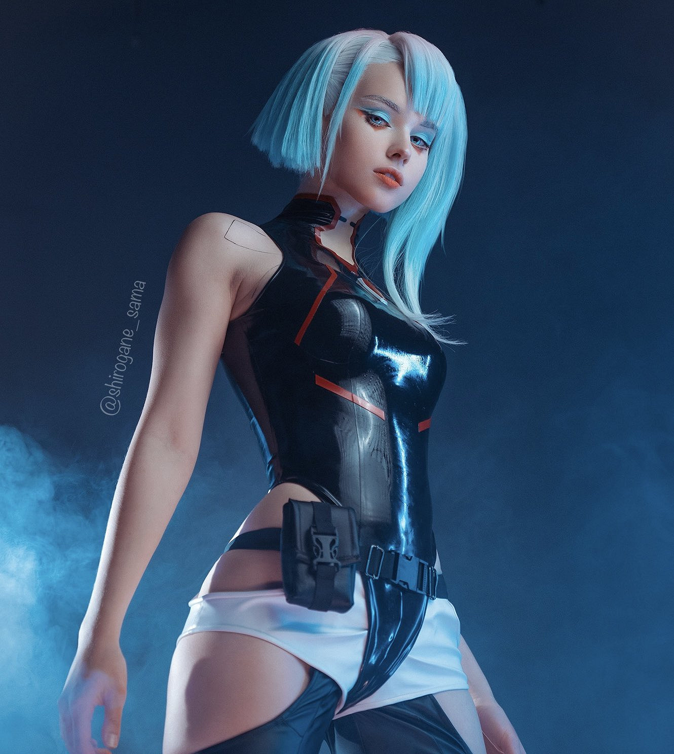 俄羅斯小姐姐COS《邊緣行者》：緊身膠衣勒肉感露西！