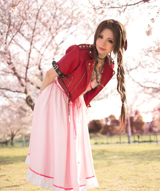 同樣是生化4人氣角色，怎麽到了RE待遇差這麽多？