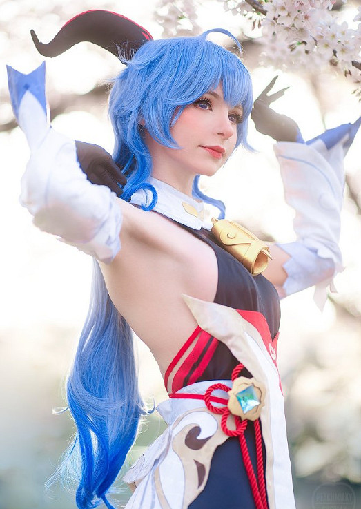 同樣是生化4人氣角色，怎麽到了RE待遇差這麽多？