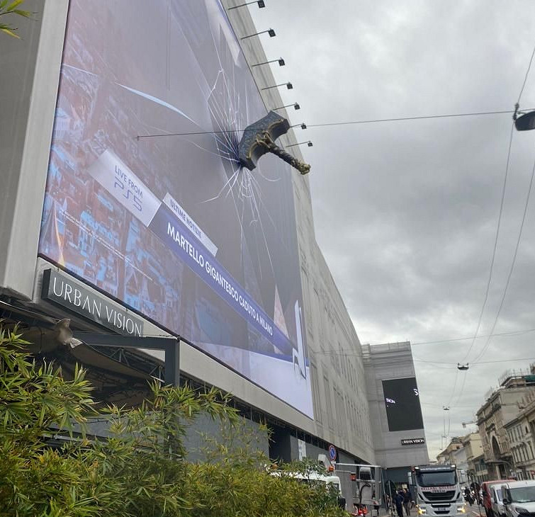 瑞典斯德哥爾摩街頭現《戰神》利維坦之斧!寒氣逼人 瑞典斯德哥爾摩街頭現《戰神》利維坦之斧!寒氣逼人