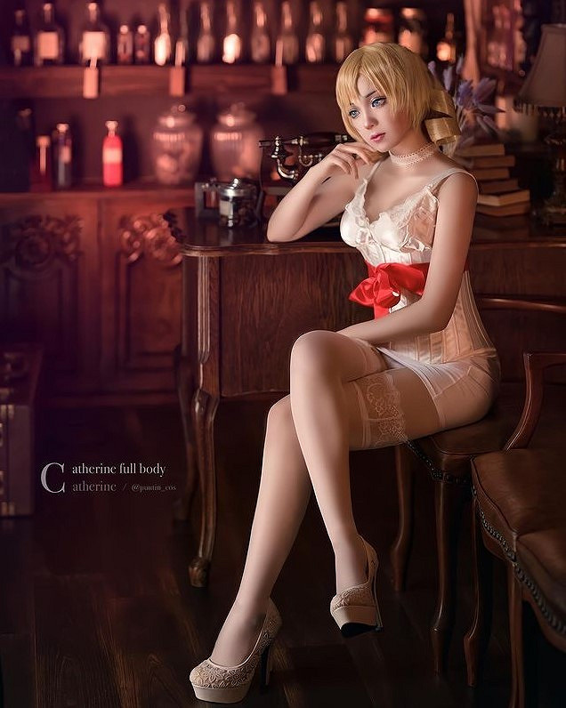 櫻花妹COS《尼爾》：黑色蕾絲高叉背心超性感2B小姐姐