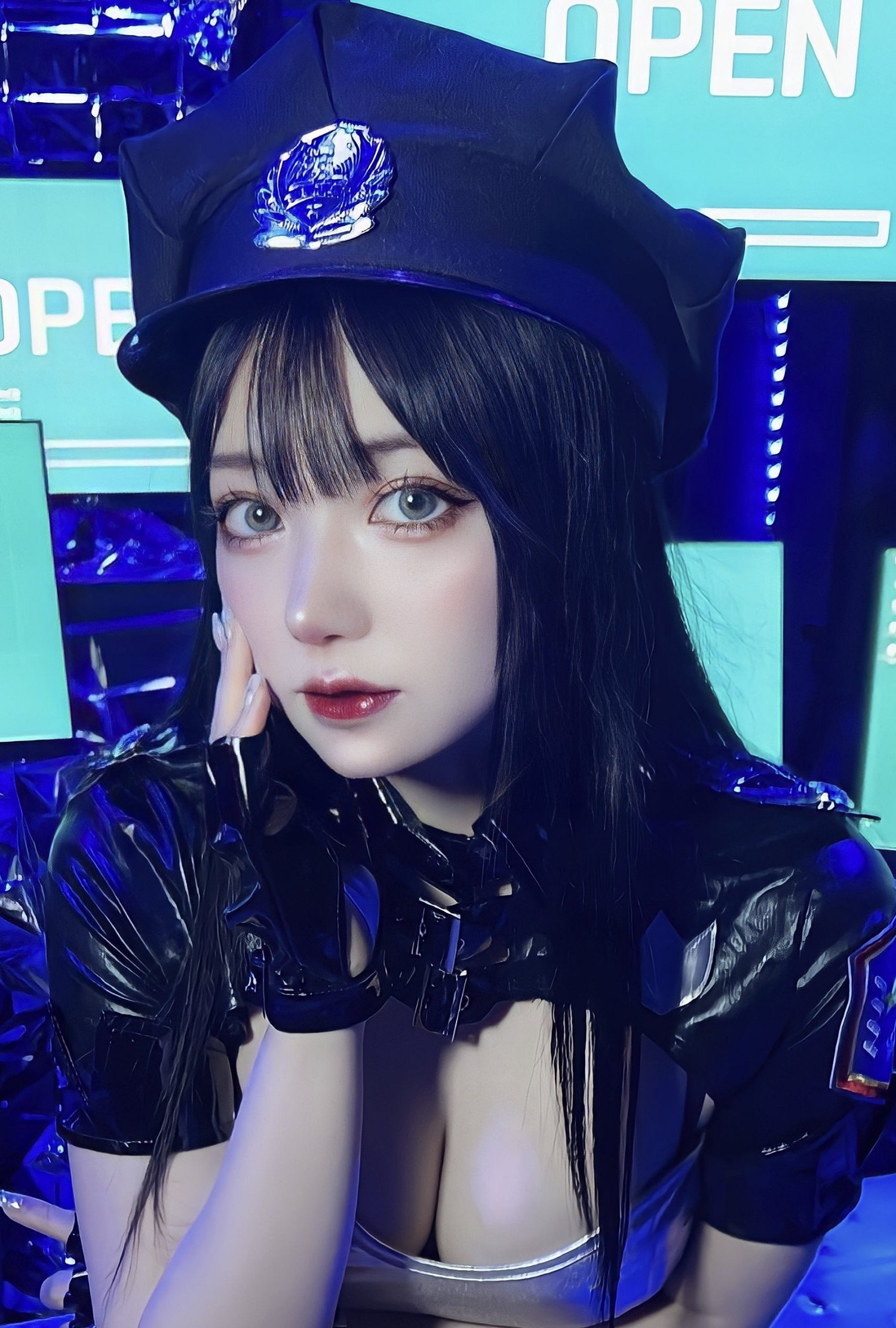 櫻花妹COS《尼爾》：黑色蕾絲高叉背心超性感2B小姐姐