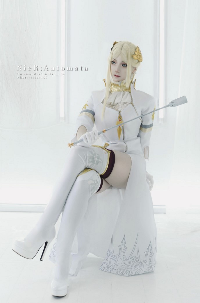 櫻花妹COS《尼爾》：黑色蕾絲高叉背心超性感2B小姐姐