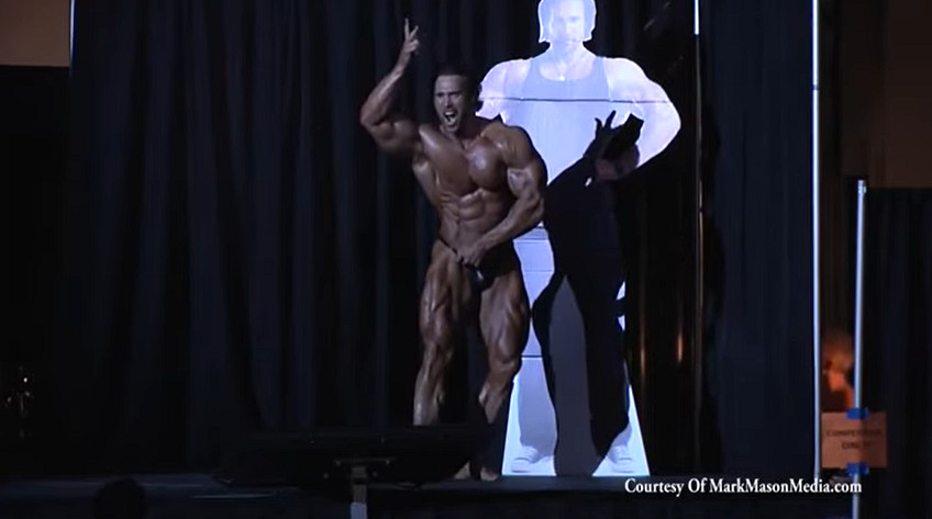 這個滿臉蚌埠住的肌肉猛男，怎麽成了當下最熱的表情包？