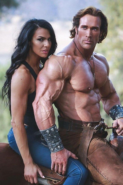 這個滿臉蚌埠住的肌肉猛男，怎麽成了當下最熱的表情包？