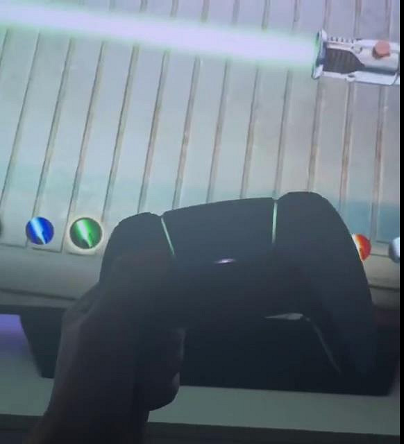 《星戰絕地：倖存者》PS5手把特性展示 燈光顏色會變