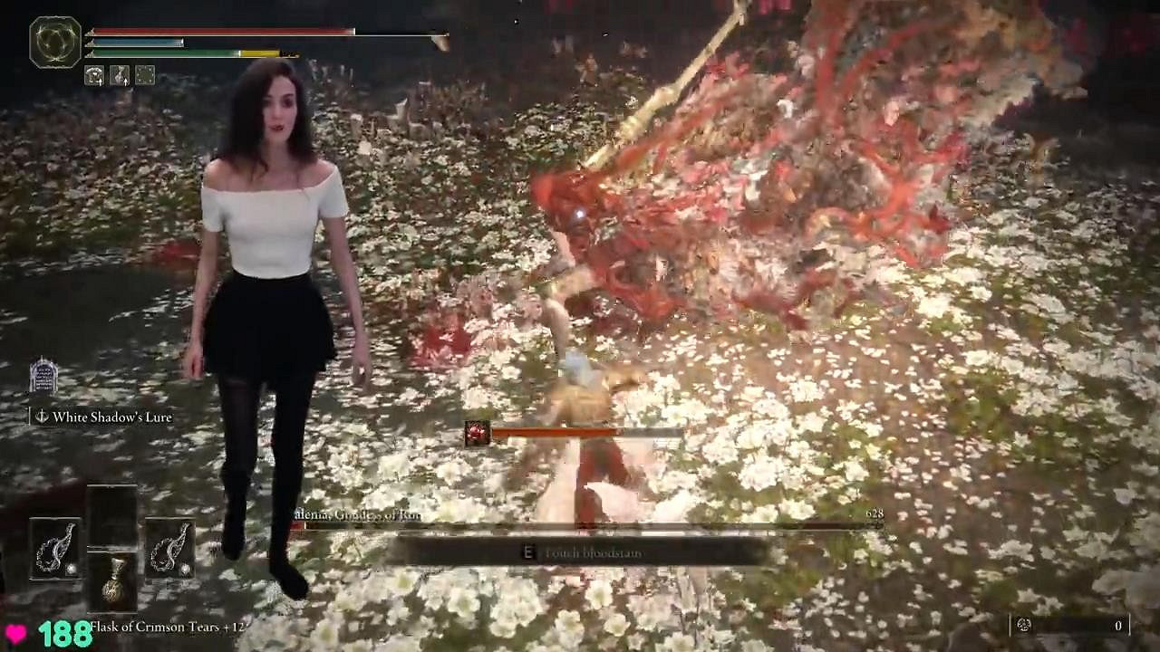 黑絲美女主播玩《艾爾登法環》 體感控制擊敗女武神