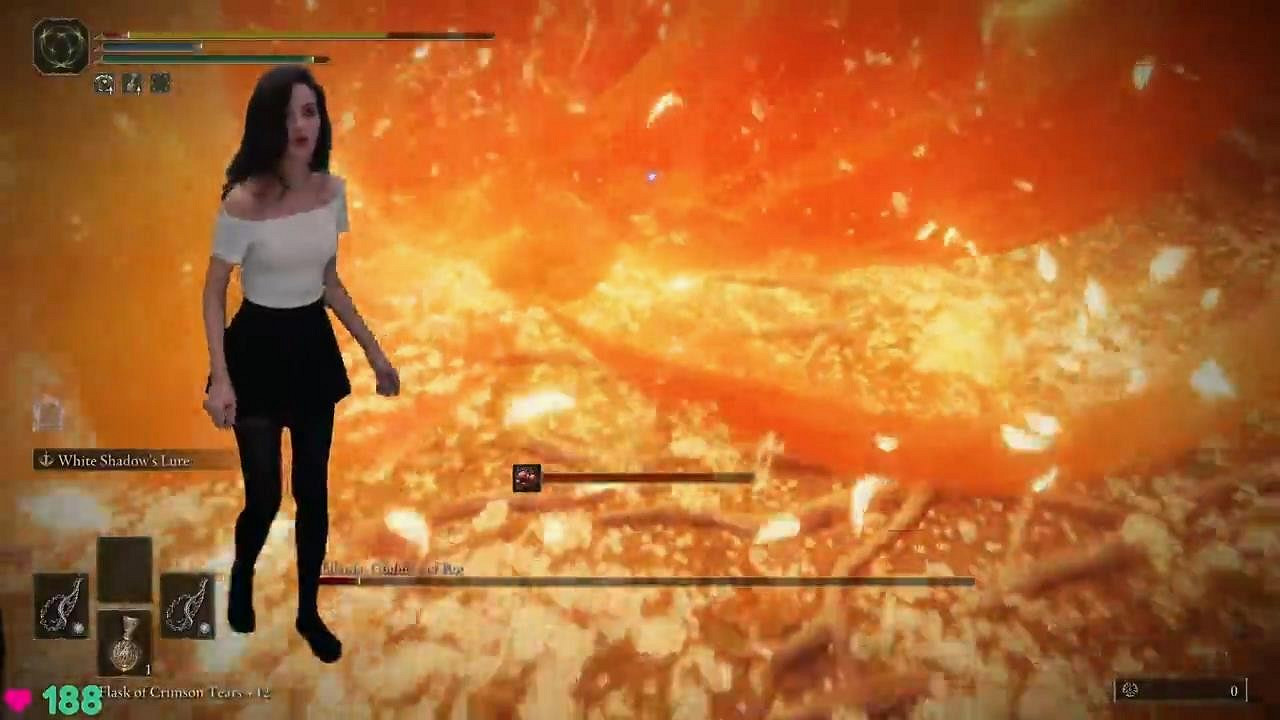 黑絲美女主播玩《艾爾登法環》 體感控制擊敗女武神