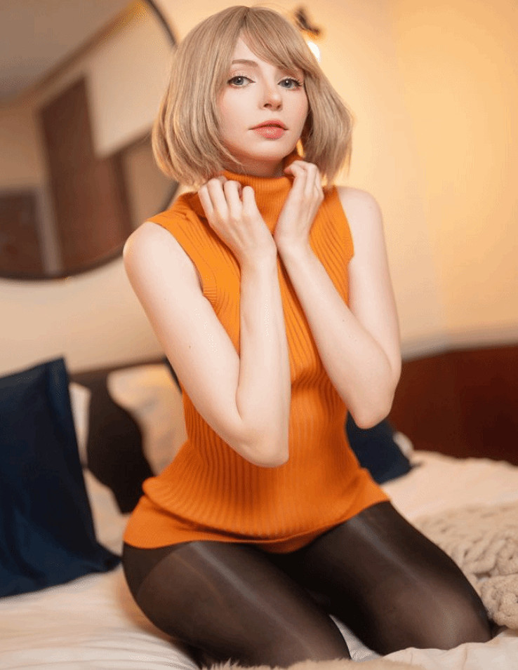 《生化4RE》阿什莉演員分享新COS照！黑絲美腿超吸睛