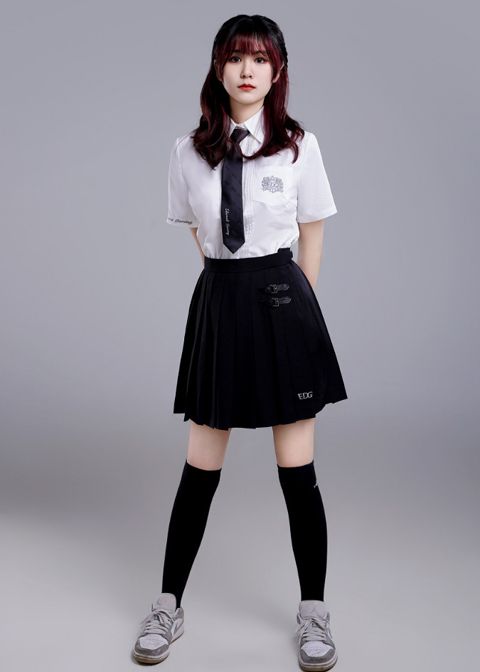 EDG宣布成立《不屈不撓契約》女子戰隊!選手合照公布! EDG宣布成立《不屈不撓契約》女子戰隊!選手合照公布!
