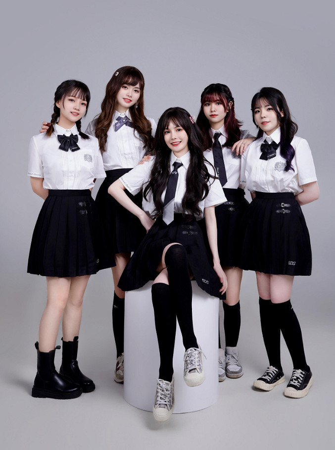 EDG宣布成立《不屈不撓契約》女子戰隊!選手合照公布! EDG宣布成立《不屈不撓契約》女子戰隊!選手合照公布!