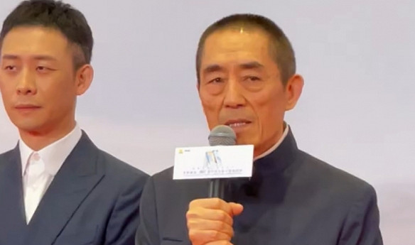 張藝謀《英雄聯盟》電競劇曝概念海報 2024年播出! 張藝謀《英雄聯盟》電競劇曝概念海報 2024年播出!