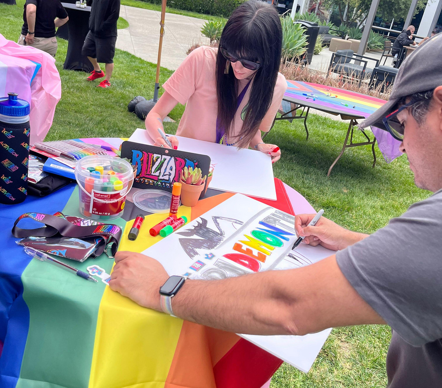 偉大的暴雪!暴雪員工集體為LGBTQ+瘋狂喝彩 笑容燦爛!