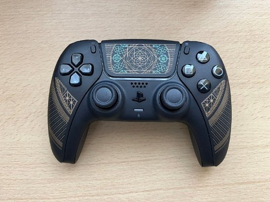 玩家曬《FF16》PS5限定套裝 燙金外殼帥氣遠超官圖! 玩家曬《FF16》PS5限定套裝 燙金外殼帥氣遠超官圖!