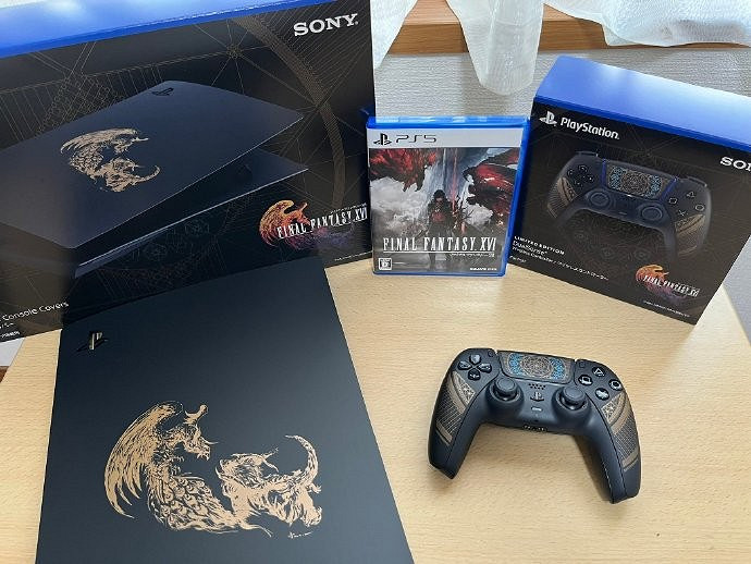 玩家曬《FF16》PS5限定套裝 燙金外殼帥氣遠超官圖! 玩家曬《FF16》PS5限定套裝 燙金外殼帥氣遠超官圖!