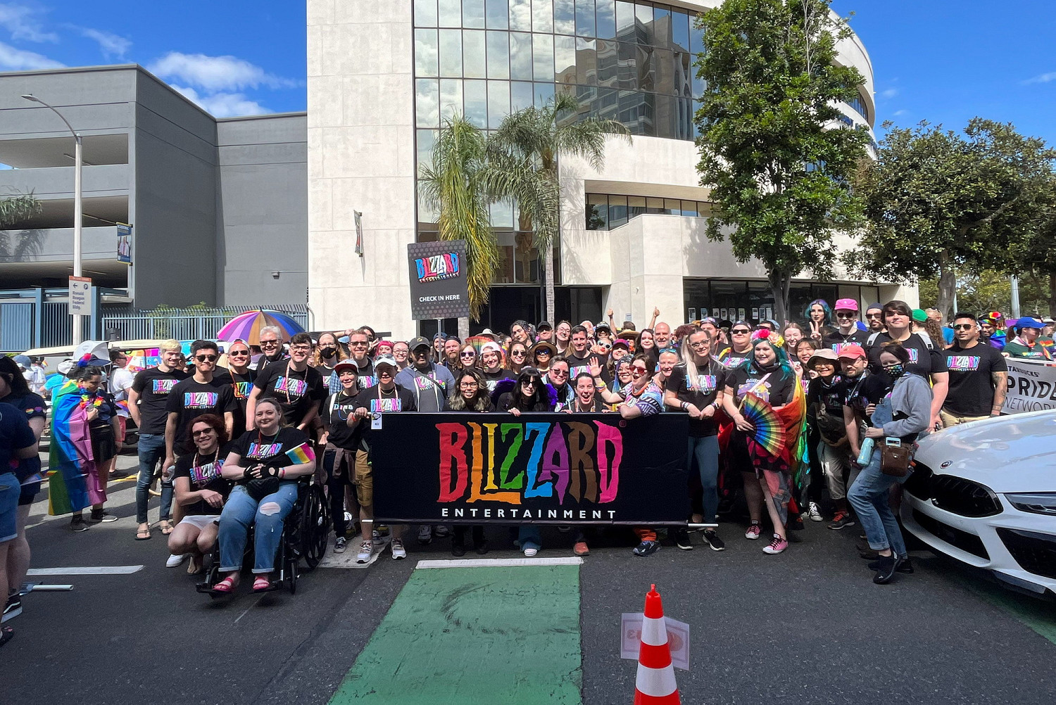 偉大的暴雪!暴雪員工集體為LGBTQ+瘋狂喝彩 笑容燦爛!