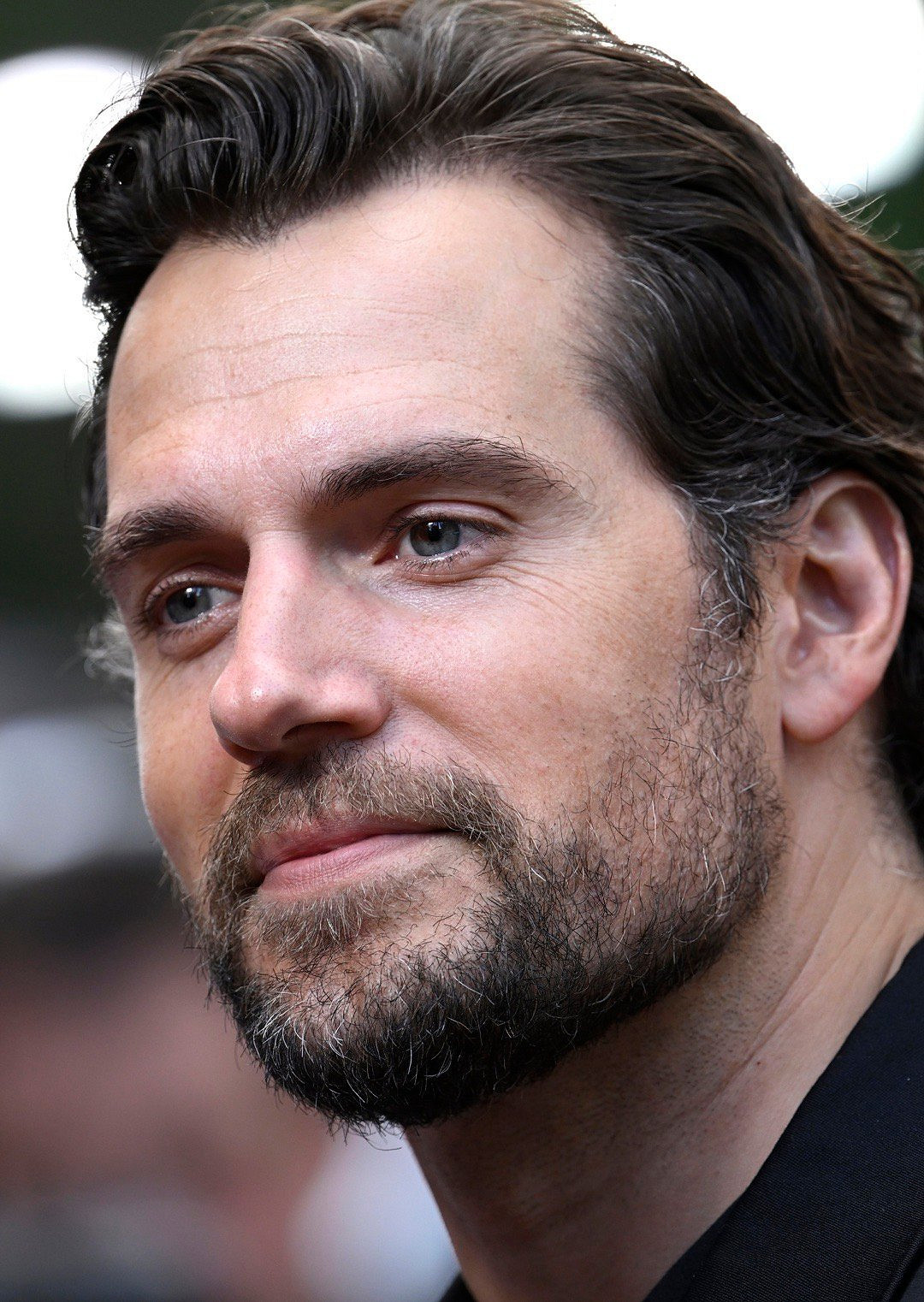 亨利·卡維爾亮相《巫師/獵魔士》第三季倫敦首映禮