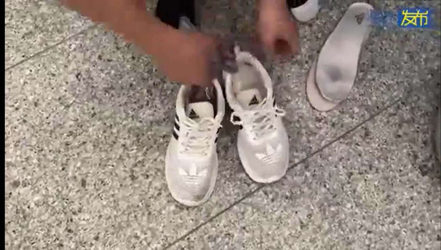 再也不舔卡帶了! 海關在鞋底查獲數張《王國之淚》卡帶 再也不舔卡帶了! 海關在鞋底查獲數張《王國之淚》卡帶