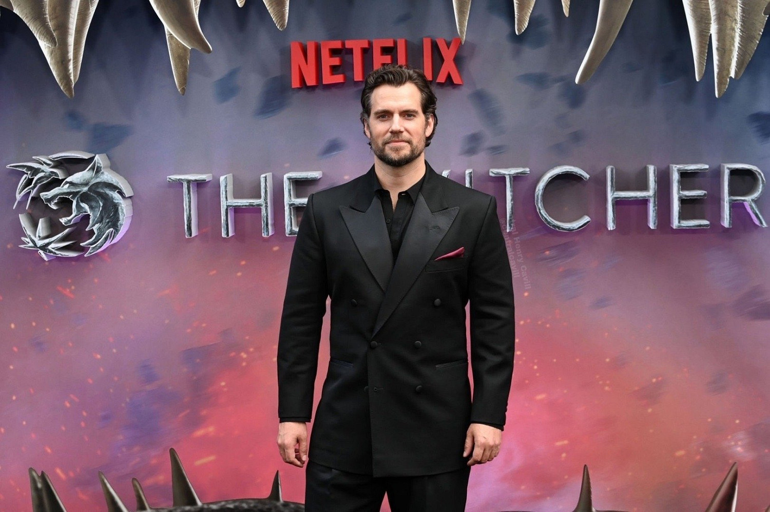 亨利·卡維爾亮相《巫師/獵魔士》第三季倫敦首映禮