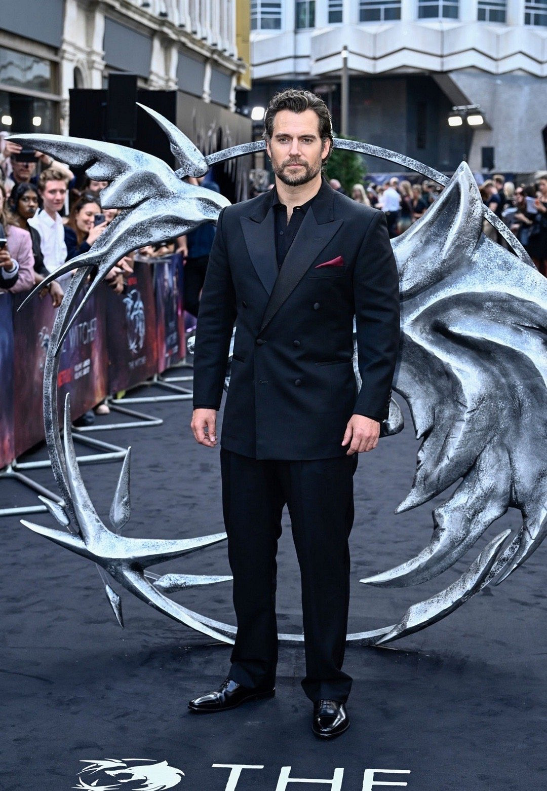 亨利·卡維爾亮相《巫師/獵魔士》第三季倫敦首映禮