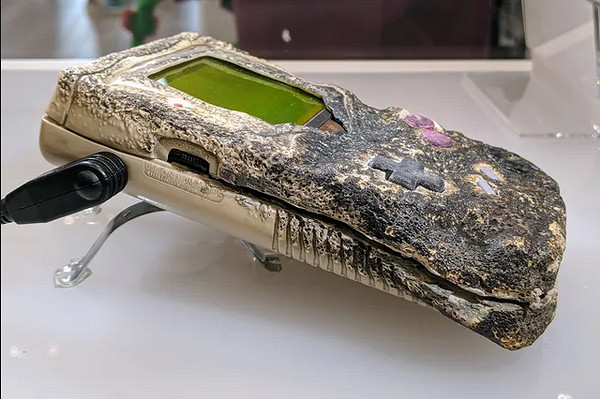 海灣戰爭倖存的傳奇Game Boy已從紐約任天堂展廳移除 海灣戰爭倖存的傳奇Game Boy已從紐約任天堂展廳移除