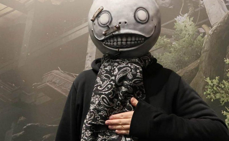 橫尾太郎戴新頭套現身活動！艾米爾頭套似乎下落不明