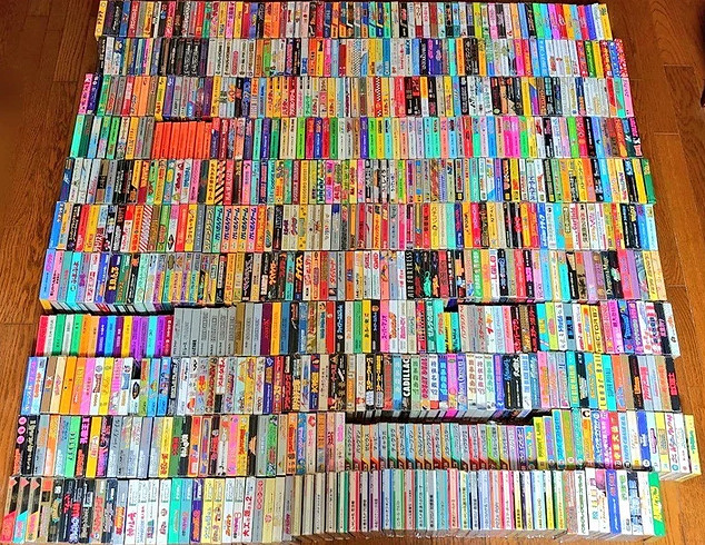 日本任天堂忠實粉絲玩家收集齊FC全遊戲並附帶盒說！