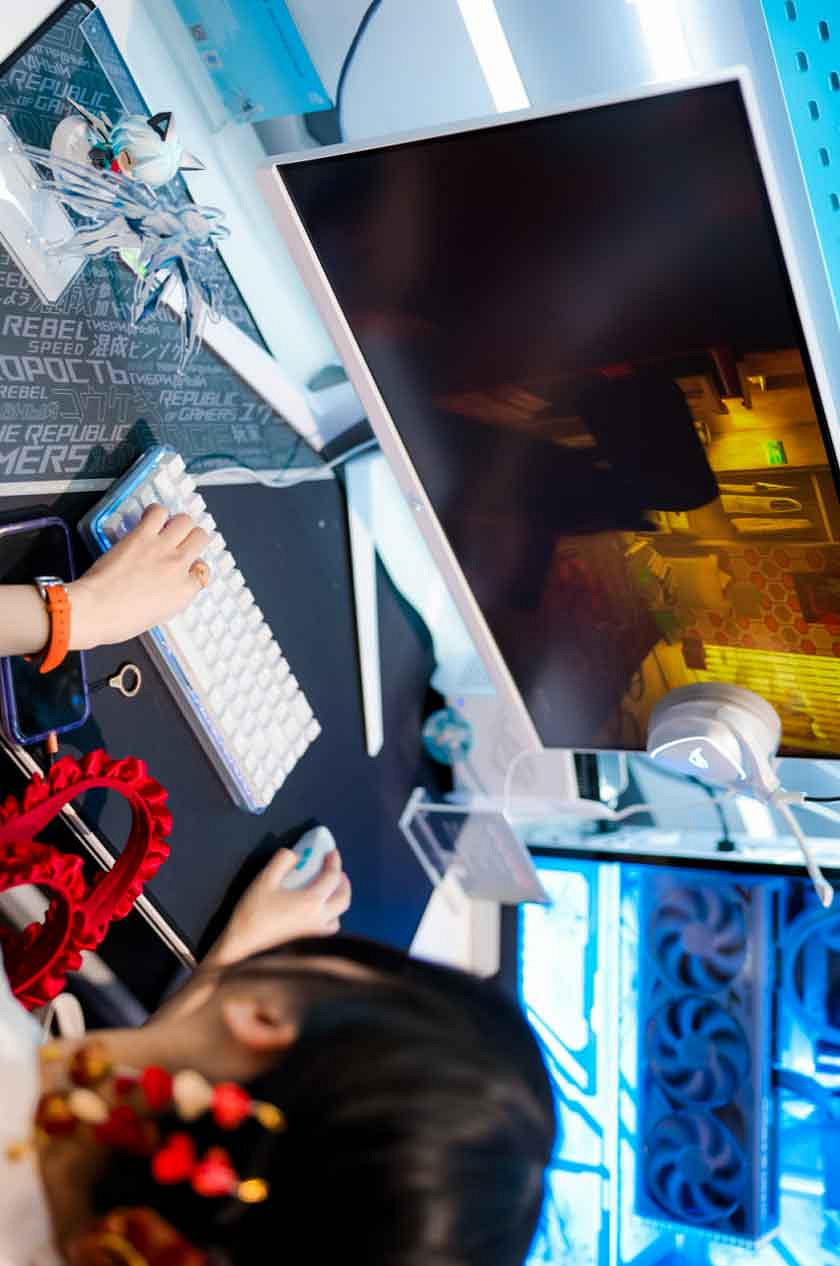 ROG x EVA聯名新品亮相BW 2023 神裝降臨,競化紀元 ROG x EVA聯名新品亮相BW 2023 神裝降臨,競化紀元