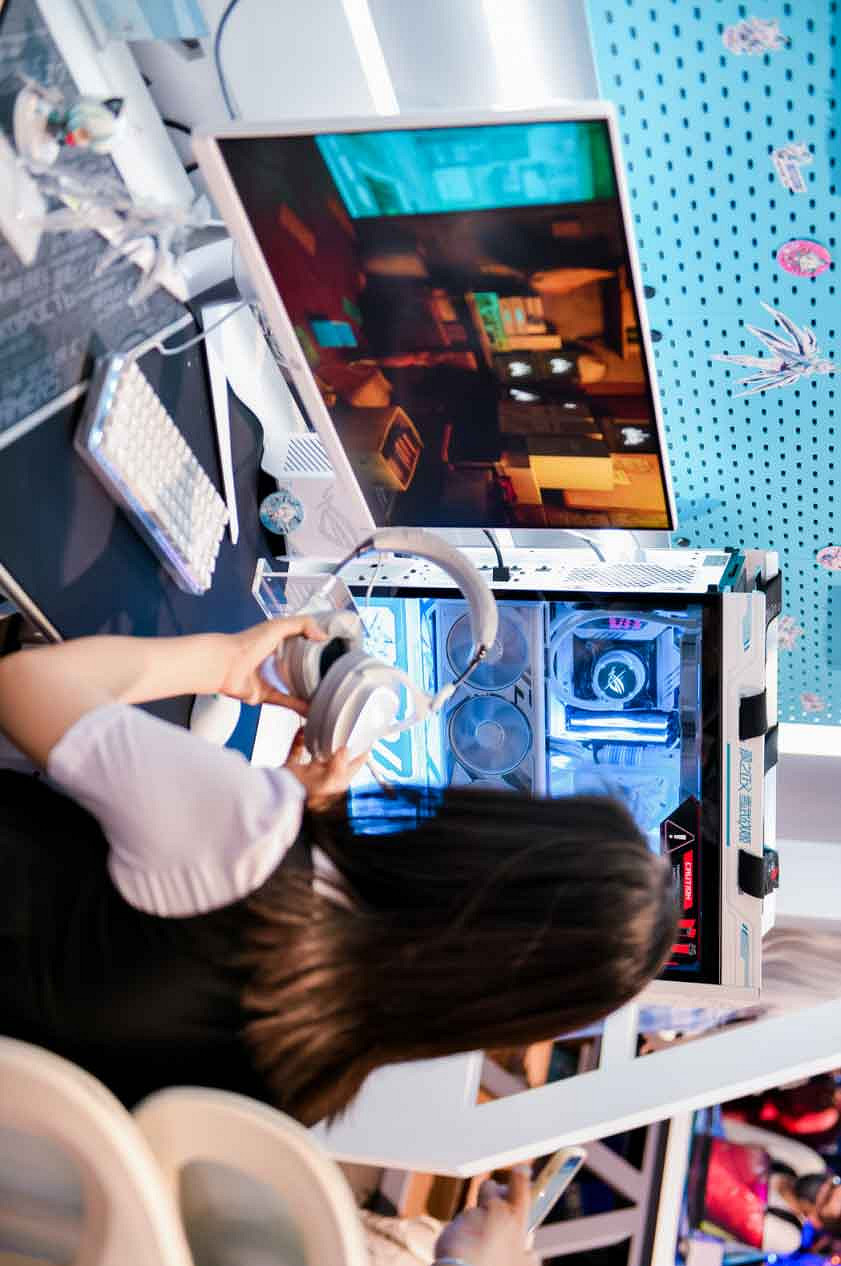 ROG x EVA聯名新品亮相BW 2023 神裝降臨,競化紀元 ROG x EVA聯名新品亮相BW 2023 神裝降臨,競化紀元