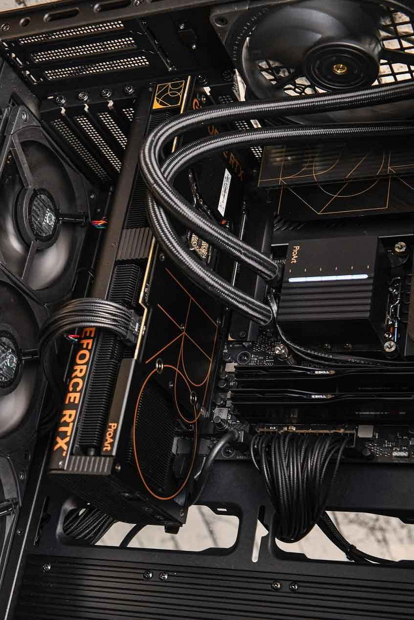 ROG x EVA聯名新品亮相BW 2023 神裝降臨,競化紀元 ROG x EVA聯名新品亮相BW 2023 神裝降臨,競化紀元